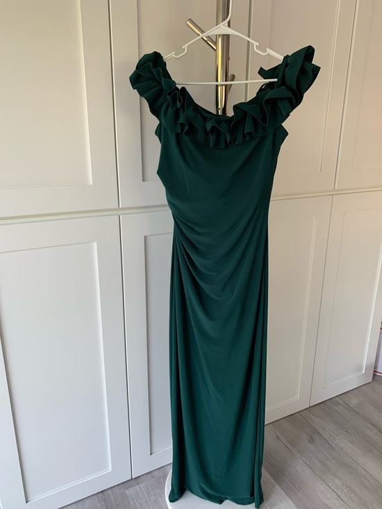 Xscape Dresses & Skirts - Xscape Emerald Green Ruffle Off-Shoulder Maxi Dress, size 14.